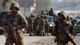 Vojnici pakistanske armije u operaciji protiv ekstremista Talibana u selu Pavaka nadomak Pešavara