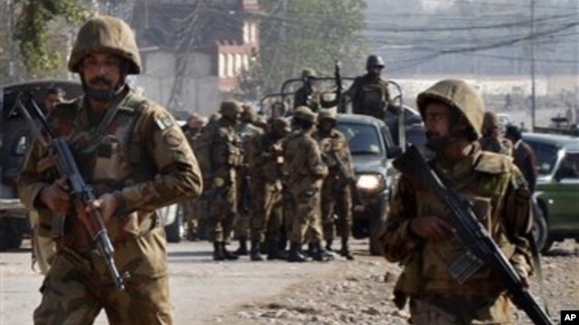 Vojnici pakistanske armije u operaciji protiv ekstremista Talibana u selu Pavaka nadomak Pešavara