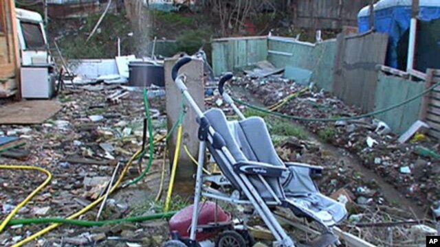 Officials say living conditions in the Casilino 900 camp in Rome are disgraceful and residents must be moved