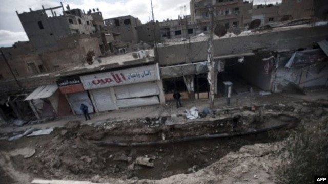 Site of massive bomb allegedly dropped by pro-government war planes in eastern Syrian city of Deir Ezzor, Feb. 16, 2013