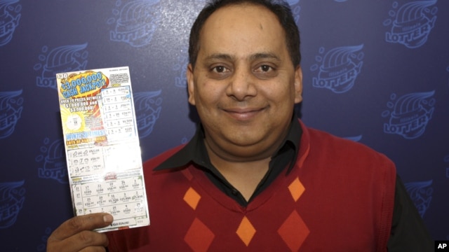 Foto proporcionada por la Lotería de Illinois del ganador Urooj Khan, quien murió envenenado.