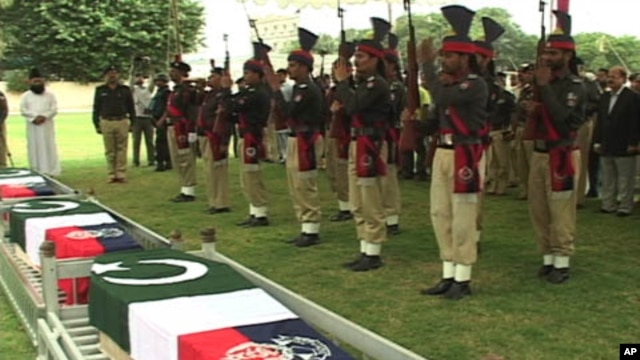 Pakistani police pay tribute to their commrades, killed in an overnight ambush by gunmen during a funeral ceremony in Karachi on August 20, 2011.