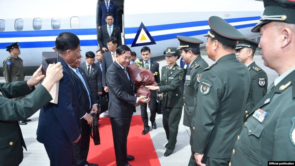 တပ္မေတာ္ကာကြယ္ေရးဦးစီးခ်ဳပ္ ဗိုလ္ခ်ဳပ္မႉးႀကီး မင္းေအာင္လိႈင္ရဲ႕ တ႐ုတ္ခ်စ္ၾကည္ေရးခရီးစဥ္စတင္။