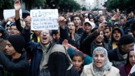 Anti-government protesters shout during a rally organized by the Moroccan Arab Spring movement in Casablanca, Nov 20, 2011.