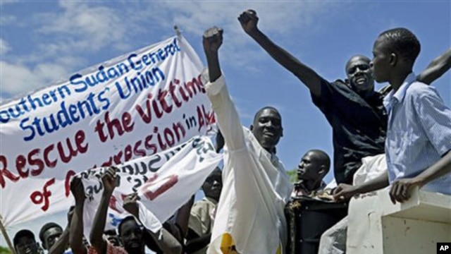 Hundreds of southern Sudanese take part in a demonstration against northern Sudan's military incursion into the border town of Abyei in the southern capital of Juba, Sudan, May 23, 2011