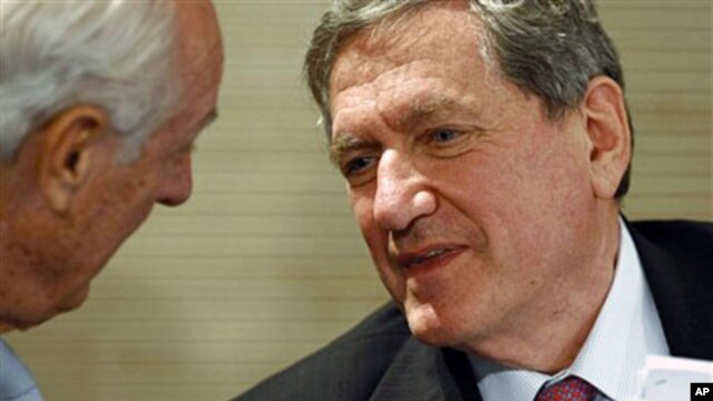 Richard Holbrooke, U.S. special envoy for Afghanistan and Pakistan (R) speaks during a press conference at Rome's Foreign Ministry, 18 Oct 2010