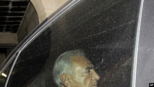 Former IMF chief Dominique Strauss-Kahn leaves his home on his way to a police station to confront a writer who accuses him of attempted rape, in Paris, France, Sept. 29, 2011.