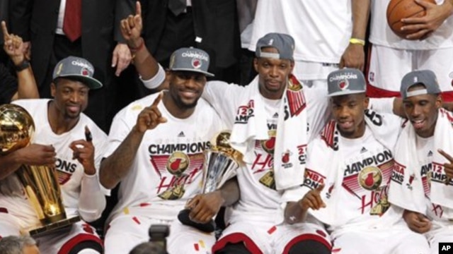 Celebración en la American Arena de Miami, la casa del Miami Heat que ayer se coronó campeón de la NBA.