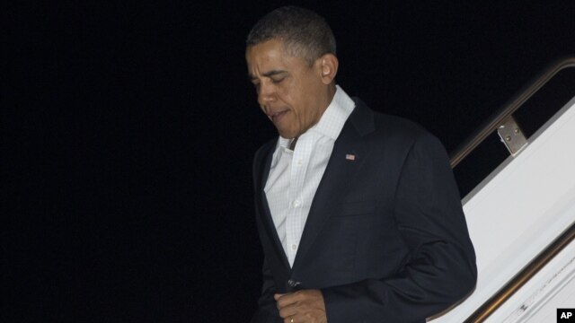 President Barack Obama walks down the stairs from Air Force One upon his arrival at Joint Base Pearl Harbor-Hickam, Honolulu, Hawaii, Wednesday, Jan. 2, 2013.