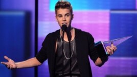 Justin Bieber accepts the award for favorite male artist - pop/rock at the 40th Annual American Music Awards Nov. 18, 2012, in Los Angeles.