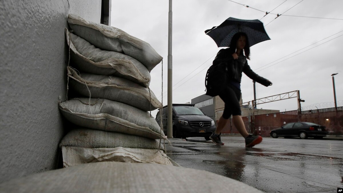 Tormenta sobre California amenaza con desatar inundaciones