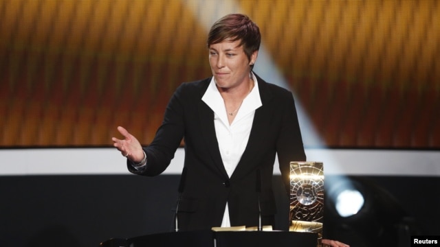 Abby Wambach, đương kim Nữ cầu thủ xuất sắc nhất thế giới của FIFA năm 2012, nằm trong danh sách rút ngắn đề cử cho danh hiệu thế giới năm 2013.