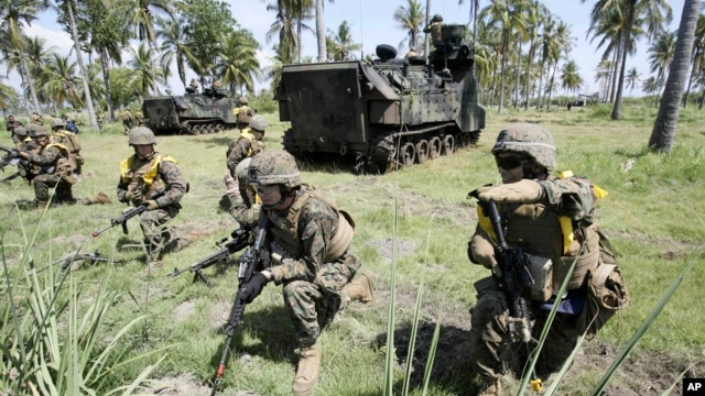 AQSh askarlari Indoneziya bilan qo'shma harbiy mashqlar chog'ida. 5-iyun 2012.  