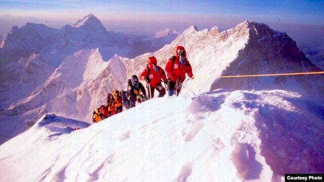 Yuichiro Miura on his way to the Mount Everest summit in 2003. (Miura Dolphins)