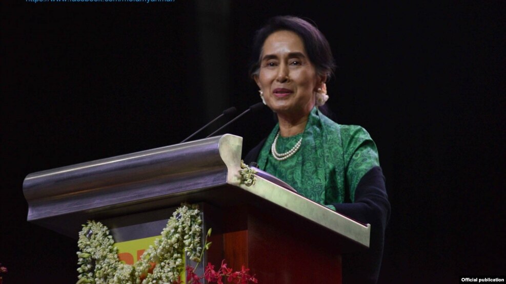 ေဒၚေအာင္ဆန္းစုၾကည္က စကာၤပူေရာက္ ျမန္မာ မိသားစုေတြနဲ႔ ေတြ႔ဆံု (MOFA)