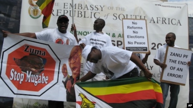 Zimbabwean opposition activists in the United States chose the South African embassy in Washington as the target of their latest protest demanding reforms in their home country. 