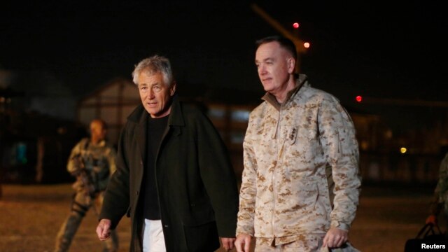 Ông Chuck Hagel đến thăm trại Eggers ở Kabul, Afghanistan, 8/3/2013.