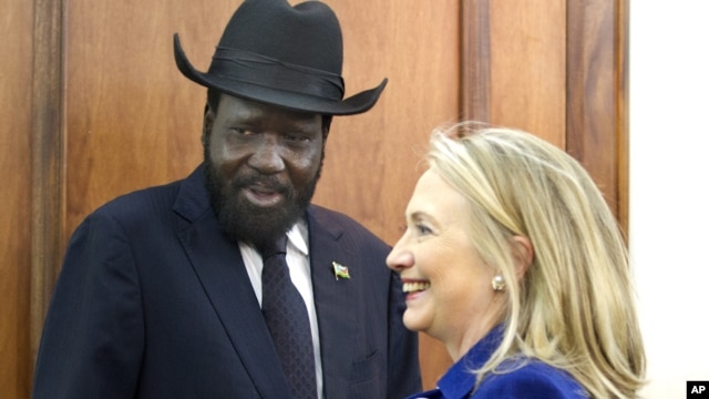 Secretary of State Clinton meets with South Sudan President Salva Kiir at the Presidential Office Building in Juba, South Sudan, August 3, 2012.