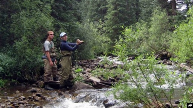 Di Amerika, selain perlu memiliki izin untuk memancing, orang juga harus tahu peraturan yang diberlakukan di tempat memancing oleh negarabagian setempat (foto: Dok).