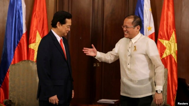 Tổng Thống Philippines Benigno Aquino và Thủ tướng Việt Nam Nguyễn Tấn Dũng.