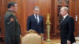 Գեներալ-գնդապետ Վալերի Գերասիմով (ձախից)