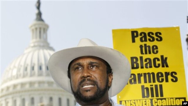 John W. Boyd, Jr., founder and President of the National Black Farmers Association, speaks at a news conference on Capitol Hill in Washington, 23 Sep 2010 (file photo)