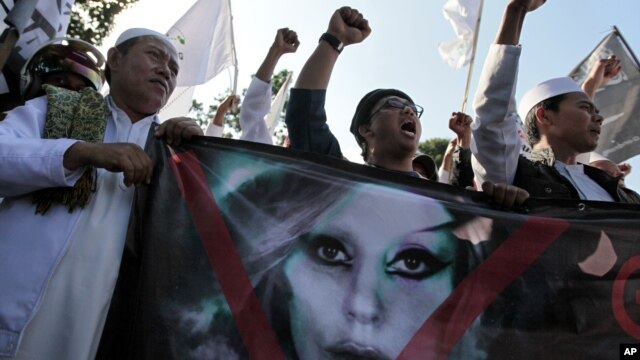 Muslim men shout slogans during a rally against US pop singer Lady Gaga's concert that is scheduled to be held on June 3, outside the US Embassy in Jakarta, Indonesia, May 25, 2012. 