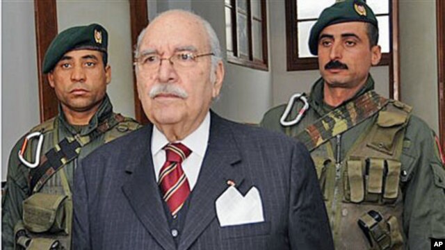 Tunisian interim President Fouad Mebazaa arrives for the first cabinet meeting since the ouster of President Zine El Abidine Ben Ali, Tunis, January 20, 2011 (file photo)