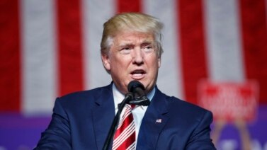 Ứng cử viên tổng thống Đảng Cộng hòa Donald Trump phát biểu trong một buổi mít tinh ở Roanoke, Virginia, ngày 24 tháng 9 năm 2016. 