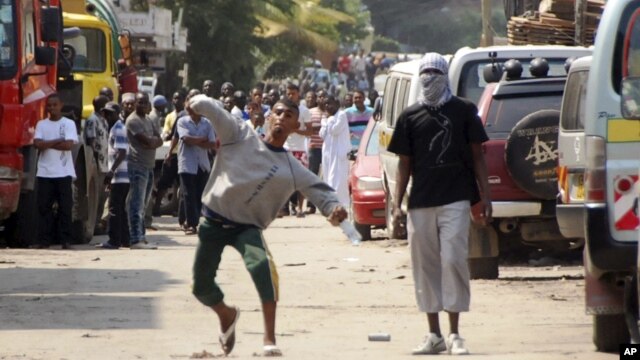 Muslim youth throw stones at riot police outside Masjid Musa Mosque in Mombasa, Kenya, Aug. 28, 2012. 