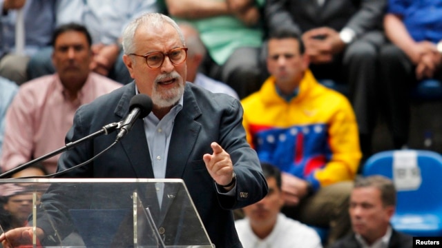 Ramón Aveledo, secretario de la Mesa de la Unidad, rechazó los señalamientos de corrupción lanzados en la Asamblea Nacional.