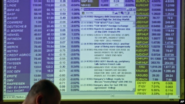 A dealer stands in the trading room of investment house BudaCash after bonds plunged further in a deepening crisis due to the government's widely-criticized policy course, in Budapest, Hungary, January 5, 2012.