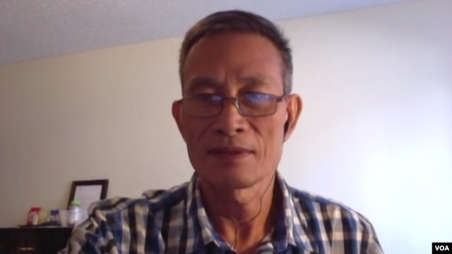 Blogger Điếu Cày Nguyễn Văn Hải trả lời phỏng vấn qua Skype với Trà Mi của Ban Việt ngữ VOA.
