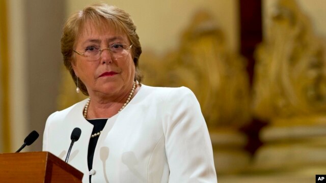 La presidenta chilena Michelle Bachelet afirmó que no planea renunciar y que seguirá en sus esfuerzos para mejorar el país.