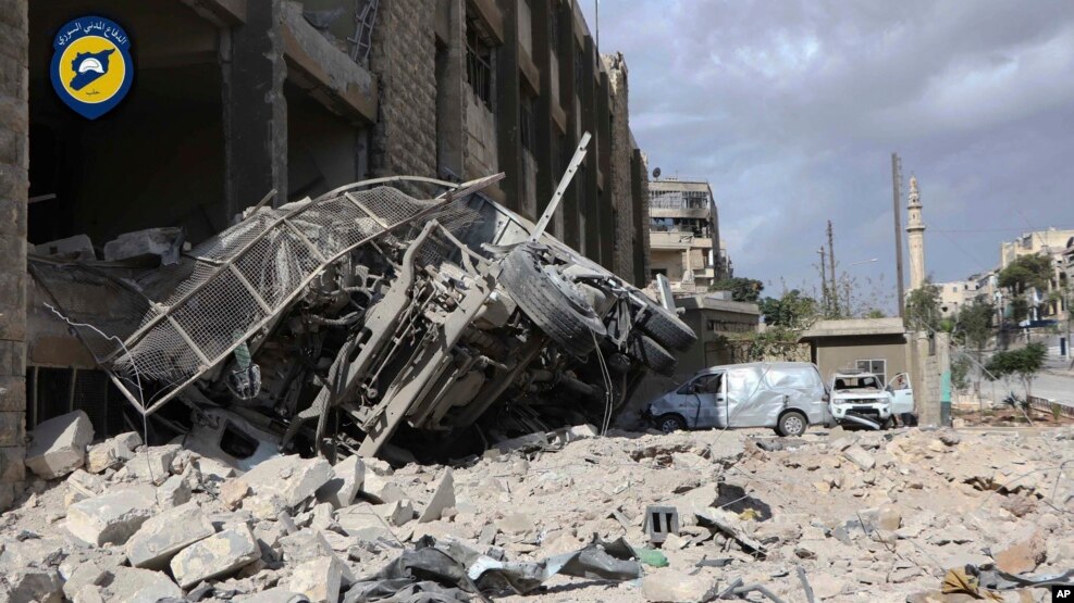 Một xe cứu thương bị phá hủy sau các cuộc không kích tại khu phố Ansari do phe nổi dậy kiểm soát ở miền đông Aleppo, 23/9/2016. (Ảnh do nhóm White Helmets cung cấp)