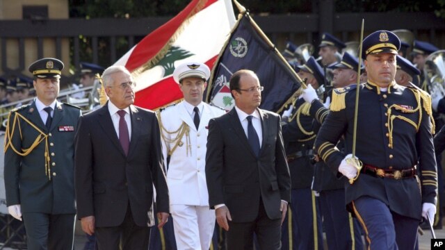 Prezida wa Libani, Michel Suleiman, na Prezida w'Ubufransa, Francois Hollande,i Beirut, muri Libani ejo ku musi w'Imana.