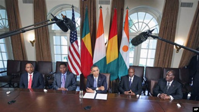 President Barack Obama meets with, from left, Niger President Mahamadou Issoufou, Benin President Boni Yayi, Guinea President Alpha Conde, and Cote d'Ivoire President Alassane Ouattara, in the Cabinet Room of the White House in Washington, DC, July 29, 20
