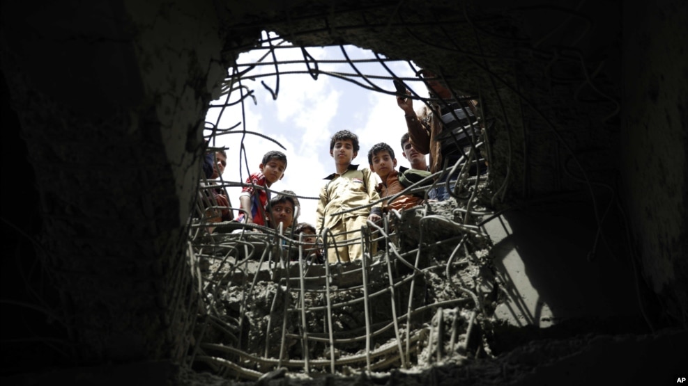 Fighting Rages on Yemen-Saudi Border thumbnail