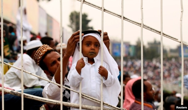 FILE - A Muslim boy attends Eid al-Fitr prayers to mark the end of the holy fasting month of Ramadan in Addis Ababa, Ethiopia, July 6, 2016.The Ethiopian government pardoned more than 700 prisoners in celebration of New Year's Day on the Ethiopian calendar and the Muslim holiday Eid.