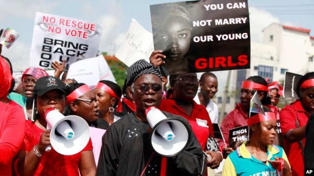 Người biểu tình kêu gọi chính phủ giải cứu các nữ sinh bị bắt cóc tại Lagos, Nigeria, ngày 6 tháng 5, 2014.