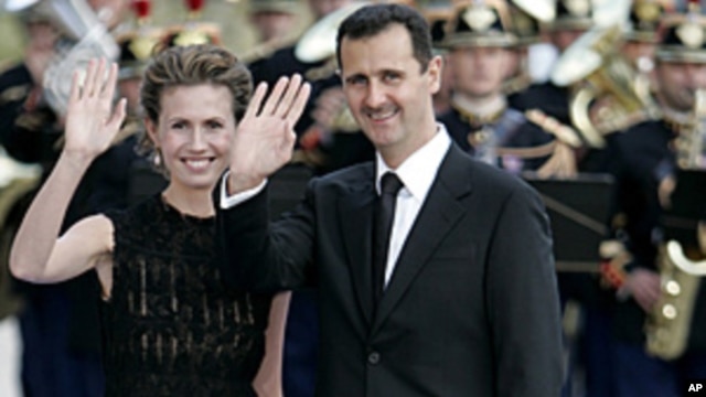 Syrian President Bashar Assad and his wife, Asma, arrive for a formal dinner after a Mediterranean Summit meeting at the Petit Palais in Paris, July 13, 2008 file photo.