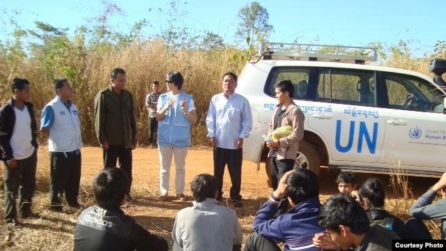 Làn sóng người Thượng Tây Nguyên từ Việt Nam bỏ xứ, băng rừng sang Campuchia xin tị nạn ngày càng tăng. Lo sợ bị bắt trục xuất về nước, họ thường lẩn trốn vào các khu rừng rậm của tỉnh Ratanakkiri chờ được LHQ can thiệp cứu giúp.