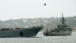 Tàu chiến Nga chặn lối vào cảng Sevastopol ở Crimea