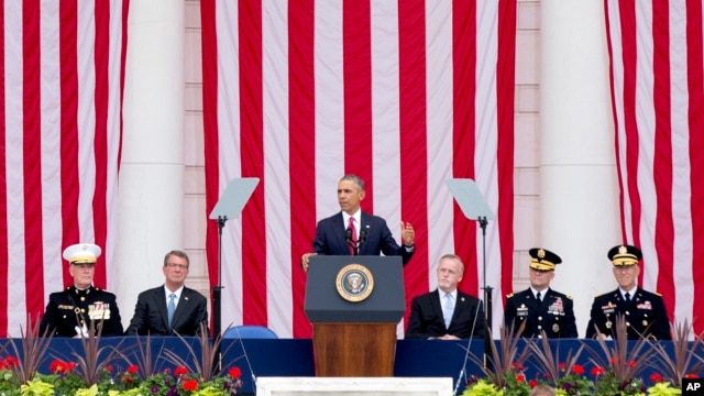 Tổng thống Barack Obama phát biểu tại Đài tưởng niệm của Nghĩa trang Quốc gia Arlington, Virginia, ngày 30 tháng 5 năm 2016.
