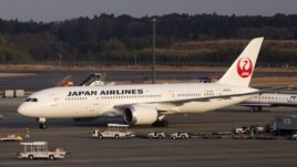 Boing 787 Drimlajner japanske kompanije JAL na međunarodnom aerodromu Narita, kraj Tokija