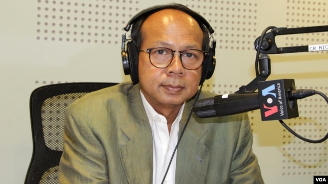 Ok Serei Sopheak, a governance specialist, appeared on an edition of the “Hello VOA” radio show. (Lim Sothy/VOA Khmer)