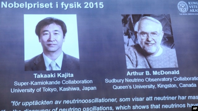 Khoa học gia Takaaki Kajita, người Nhật, và Arthur MacDonald, người Canada đoạt giải Nobel Vật lý năm 2015.