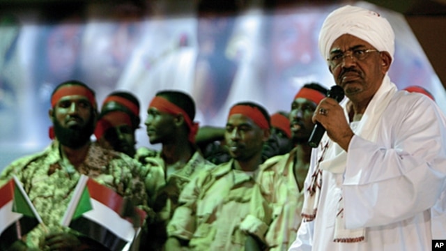 Sudanese President Omar al-Bashir speaks at the National Congress Party headquarters in Khartoum, April 18, 2012. Addressing a youth rally, Bashir threatened to overthrow the government of South Sudan.