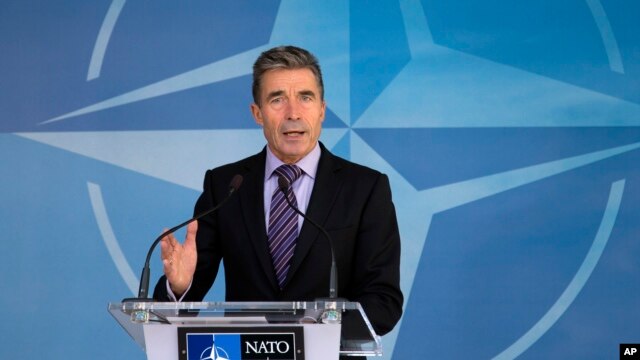 Tổng thứ ký NATO Anders Fogh Rasmussen nói chuyện tại một cuộc họp báo, 29/8/14