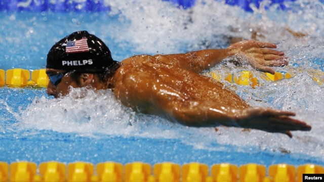 Michael Phelps of the U.S. swims the butterfly leg of the men's 4x100m medley relay final during the London 2012 Olympic Games at the Aquatics Centre August 4, 2012. 